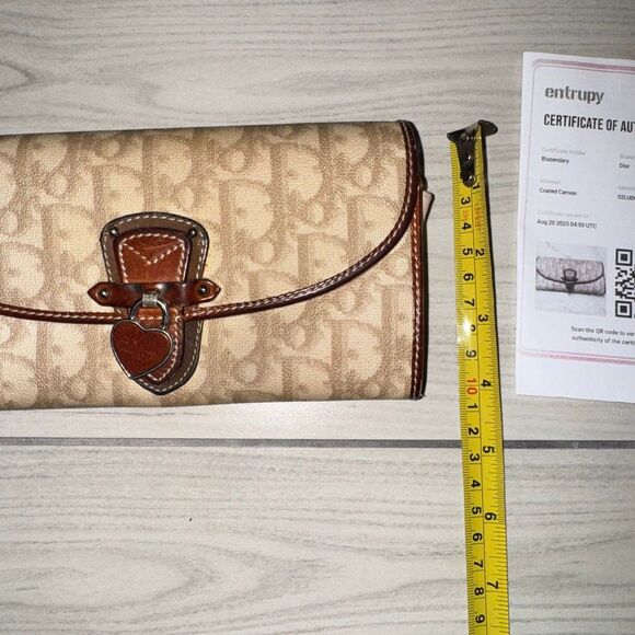 Christian Dior "Romantique" Trotter long bifold wallet with heart charm hardware - Picture 9 of 9